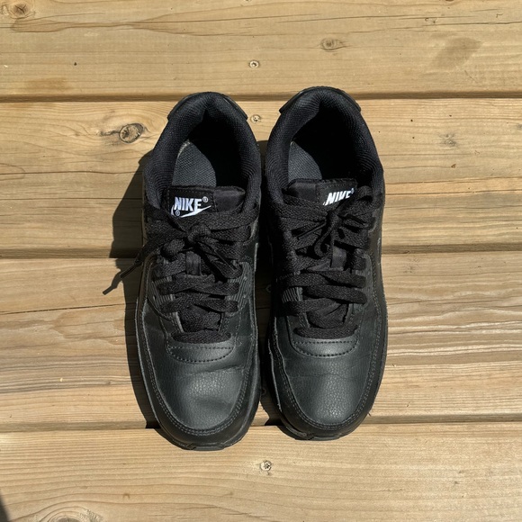 Youth Nike Air Max 90’s - all black - Picture 10 of 10